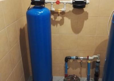 Kolumna węglowa podłączona do instalacji