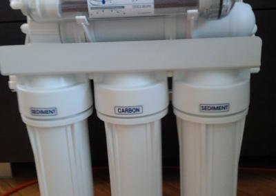 System filtrów osmozy ze zbiornikiem